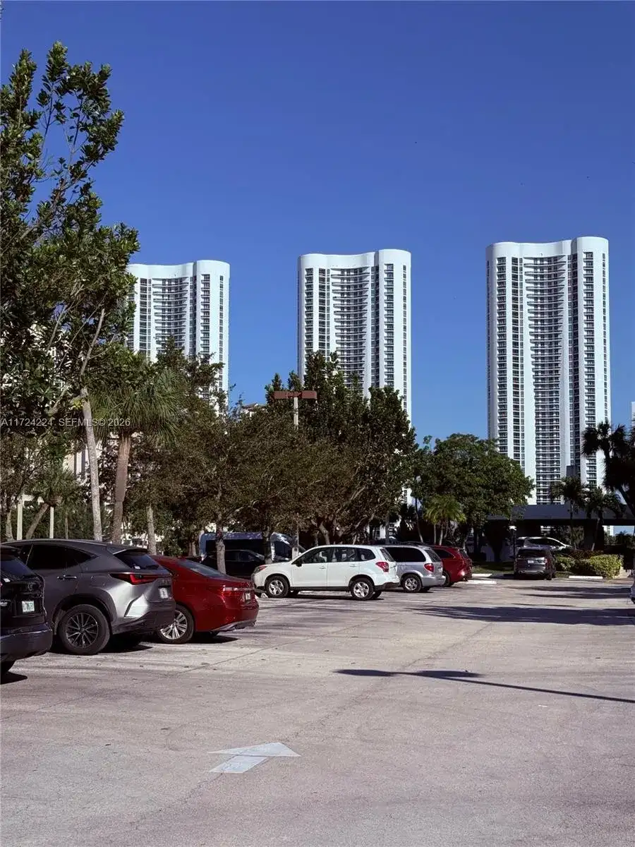 500 Bayview Dr # 1031, Sunny Isles Beach FL 33160 photo 3