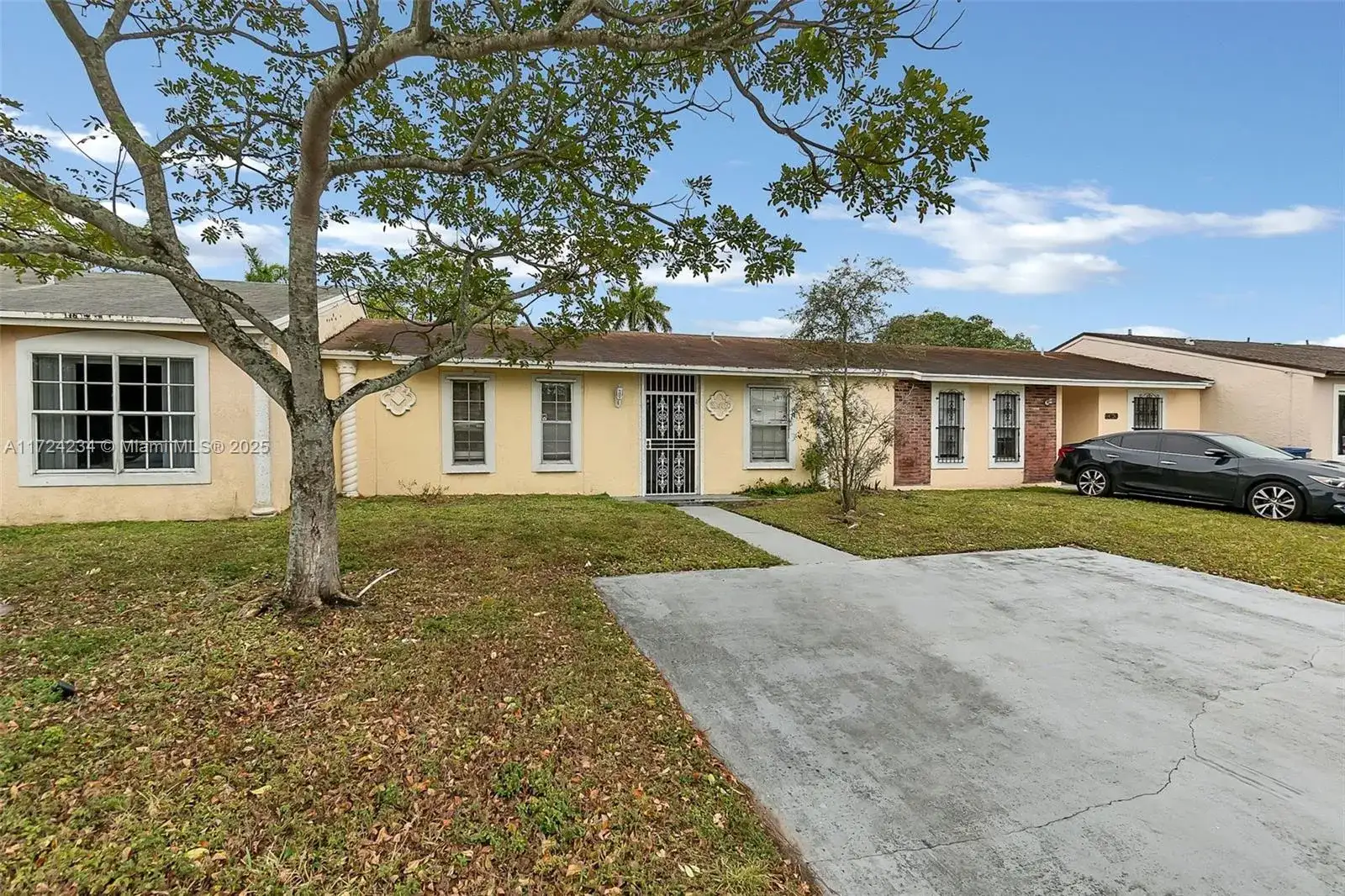 20405 NW 27th Ct # 20405, Miami Gardens FL 33056 photo 2