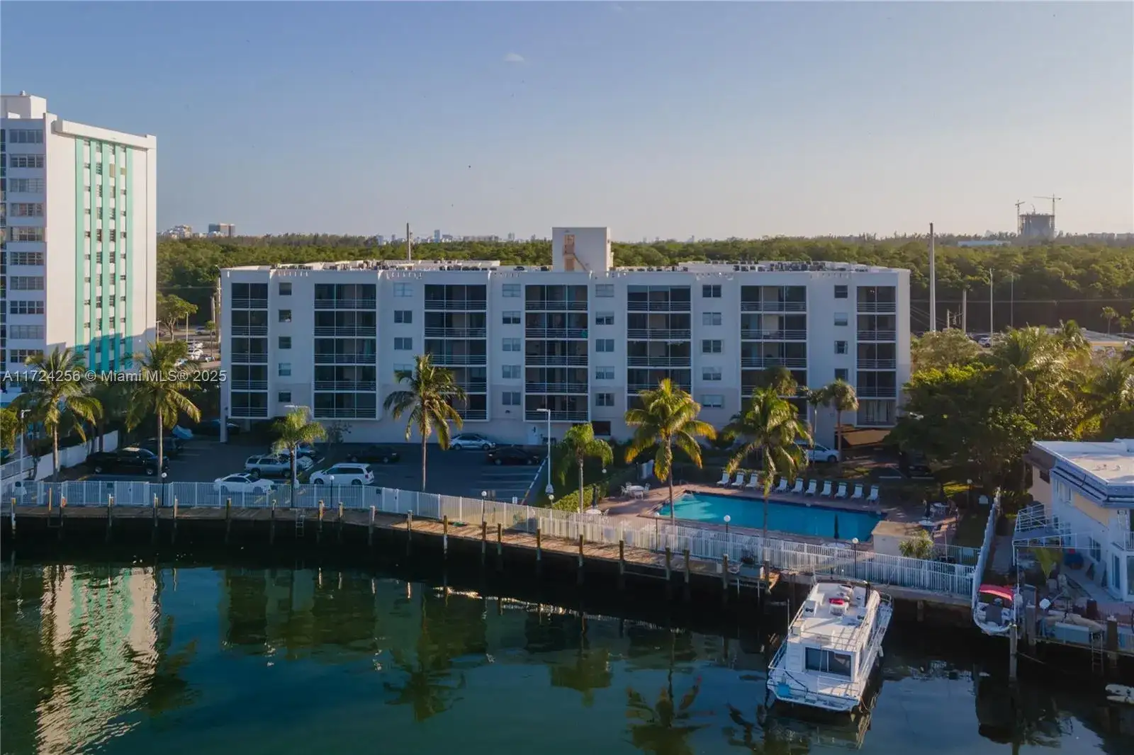2821 NE 163rd # 3i, North Miami Beach FL 33160 photo 3