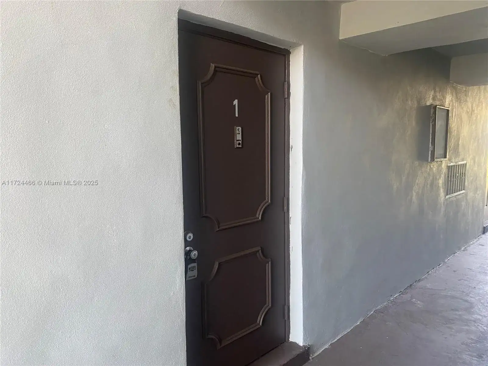 335 W Laurel Dr # 1M, Margate FL 33063 photo 2