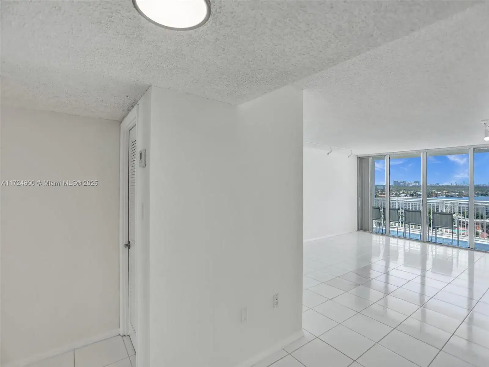 18071 Biscayne Blvd # 1701, Aventura FL 33160 photo 2