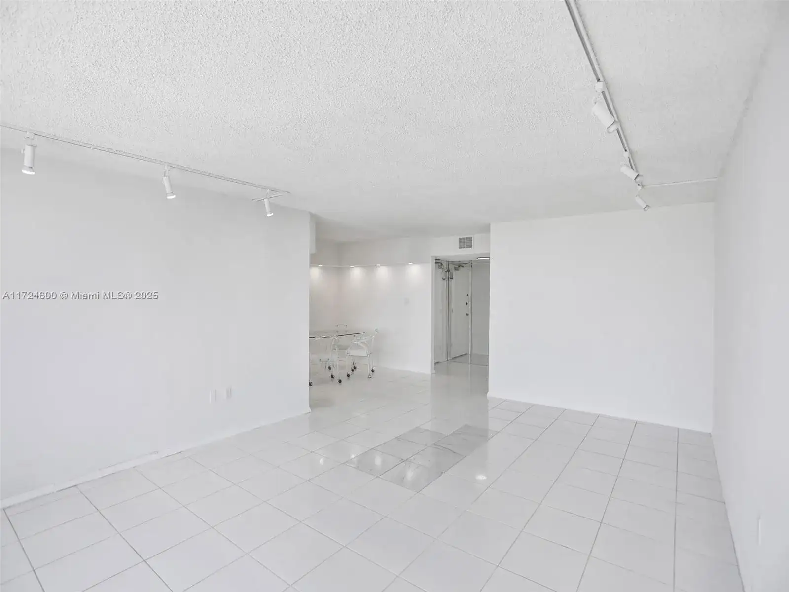 18071 Biscayne Blvd # 1701, Aventura FL 33160 photo 4
