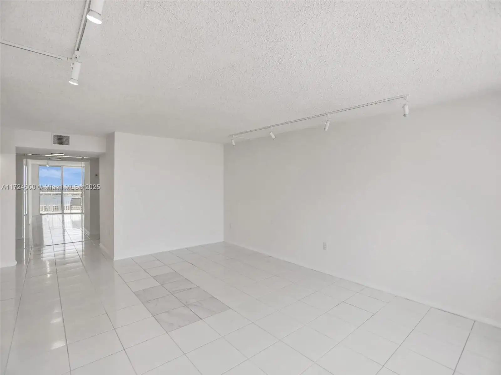 18071 Biscayne Blvd # 1701, Aventura FL 33160 photo 5