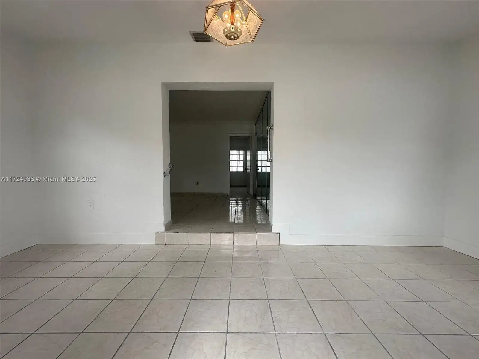 101 E 41st St, Hialeah FL 33013 photo 2