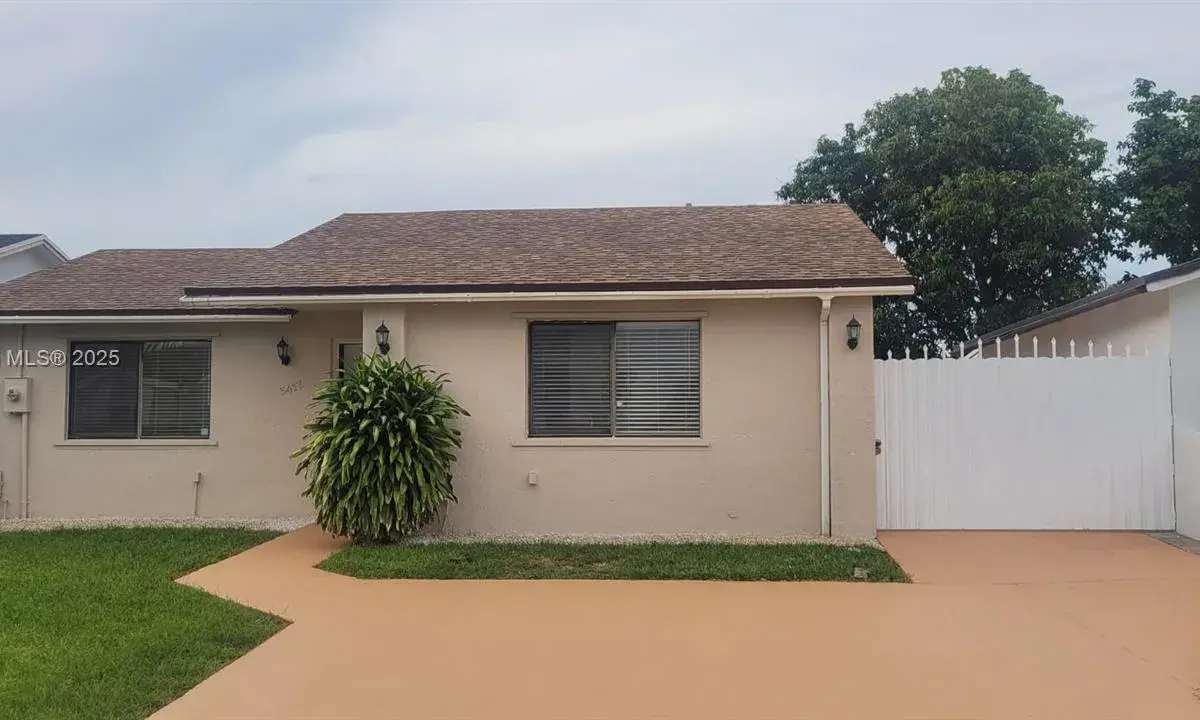 5417 NW 197th Ln, Miami Gardens FL 33055