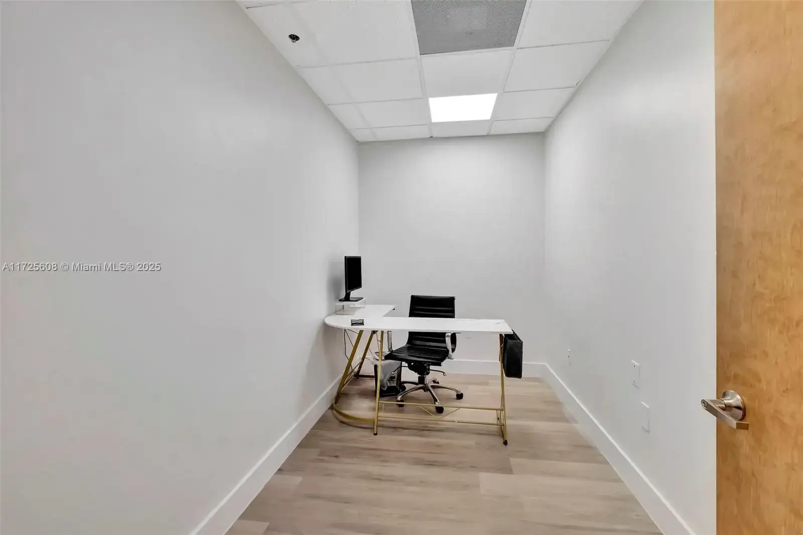 12550 Biscayne Blvd # 16, North Miami FL 33181 photo 2