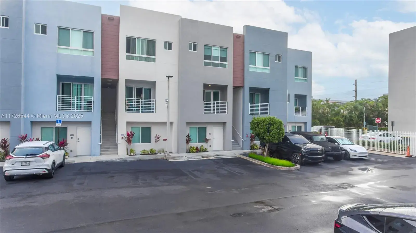 2555 NE 193rd St # 2102, Miami FL 33180