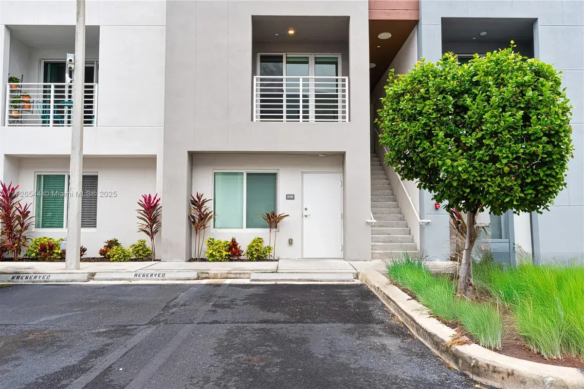 2555 NE 193rd St # 2102, Miami FL 33180