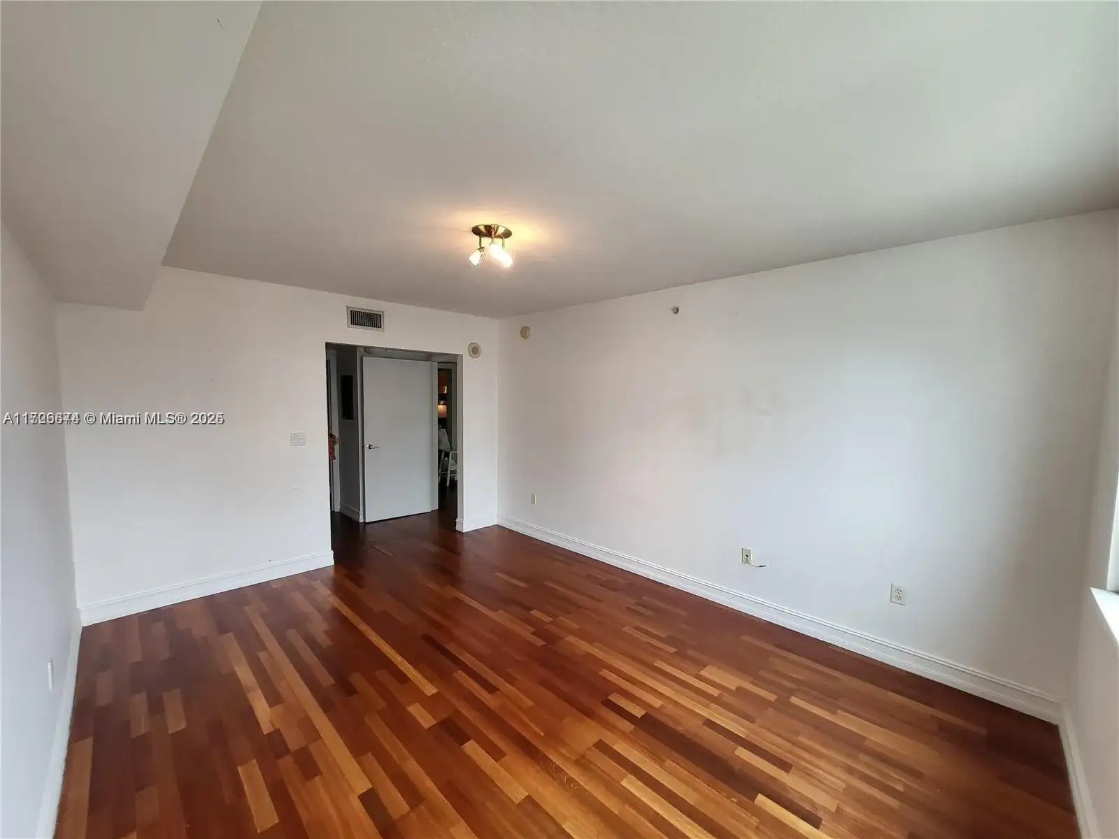31 SE 5th St # 2409, Miami FL 33131 photo 5