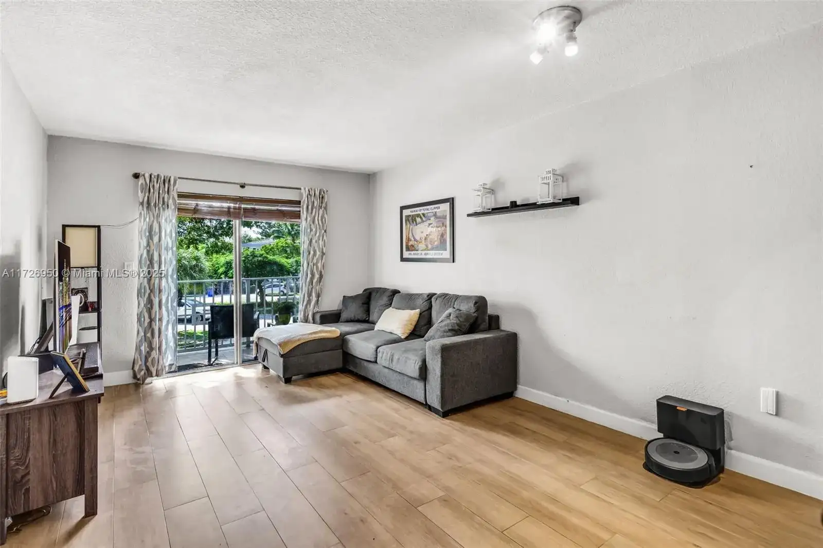 445 SW 11th St # 208, Miami FL 33130 photo 4