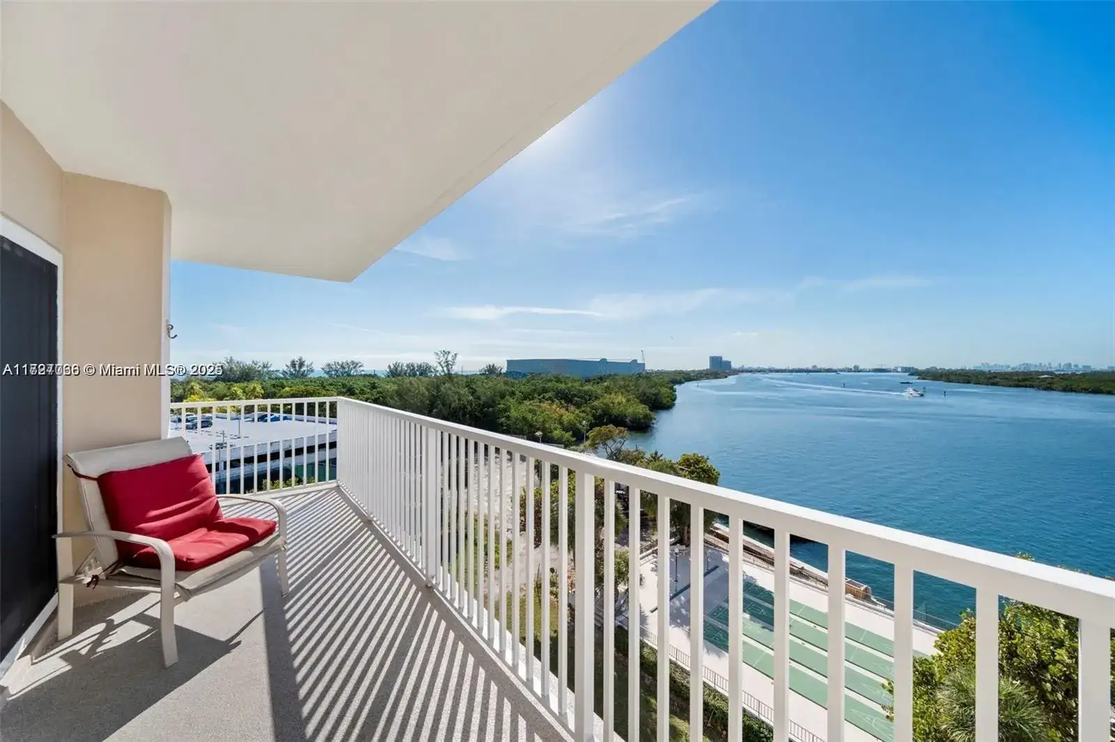 300 Bayview Dr # 616, Sunny Isles Beach FL 33160 photo 2