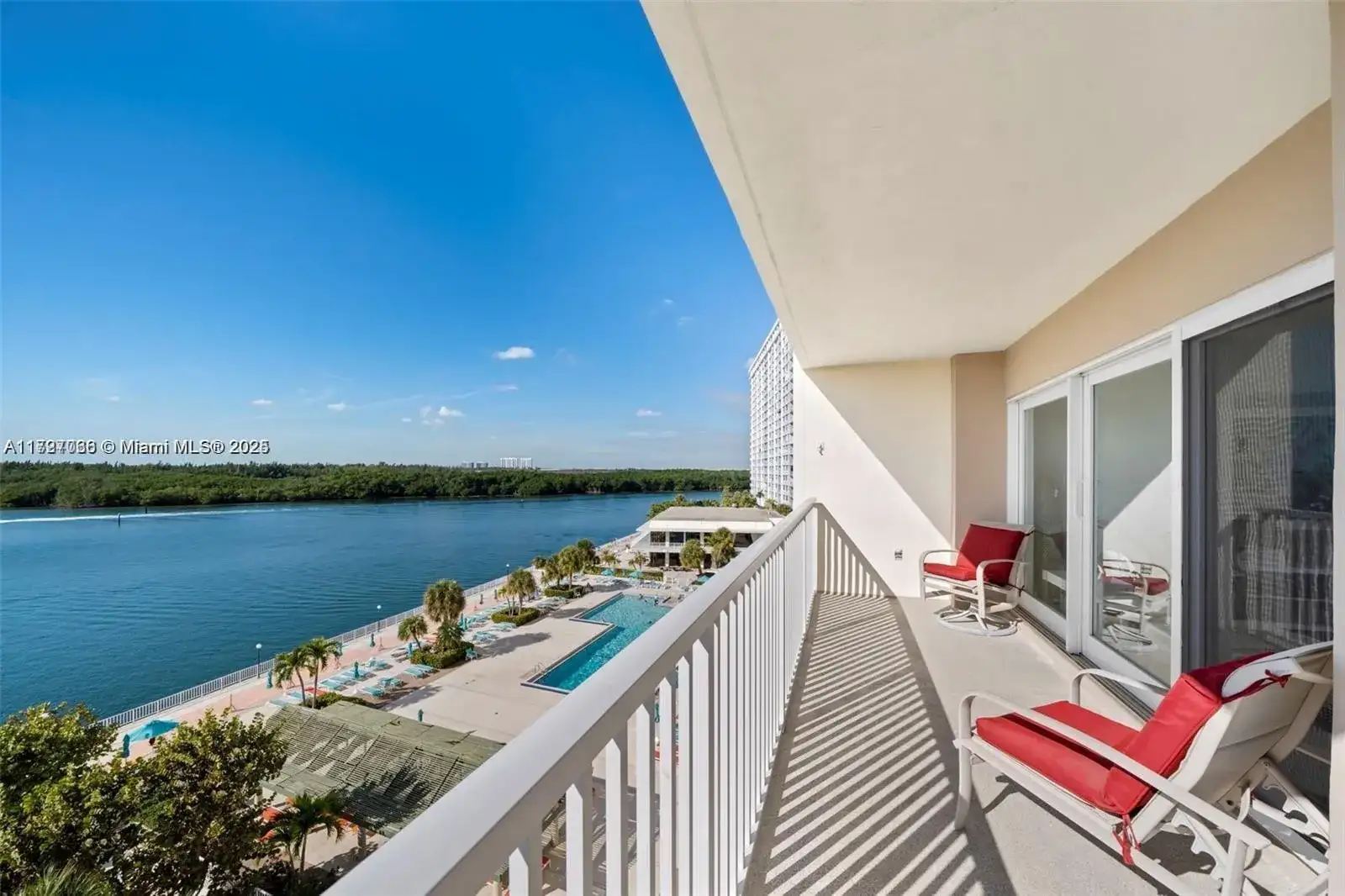 300 Bayview Dr # 616, Sunny Isles Beach FL 33160 photo 3