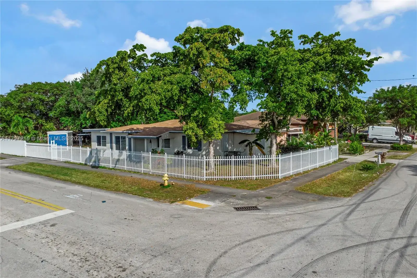 5325 SW 22nd St, West Park FL 33023 photo 2