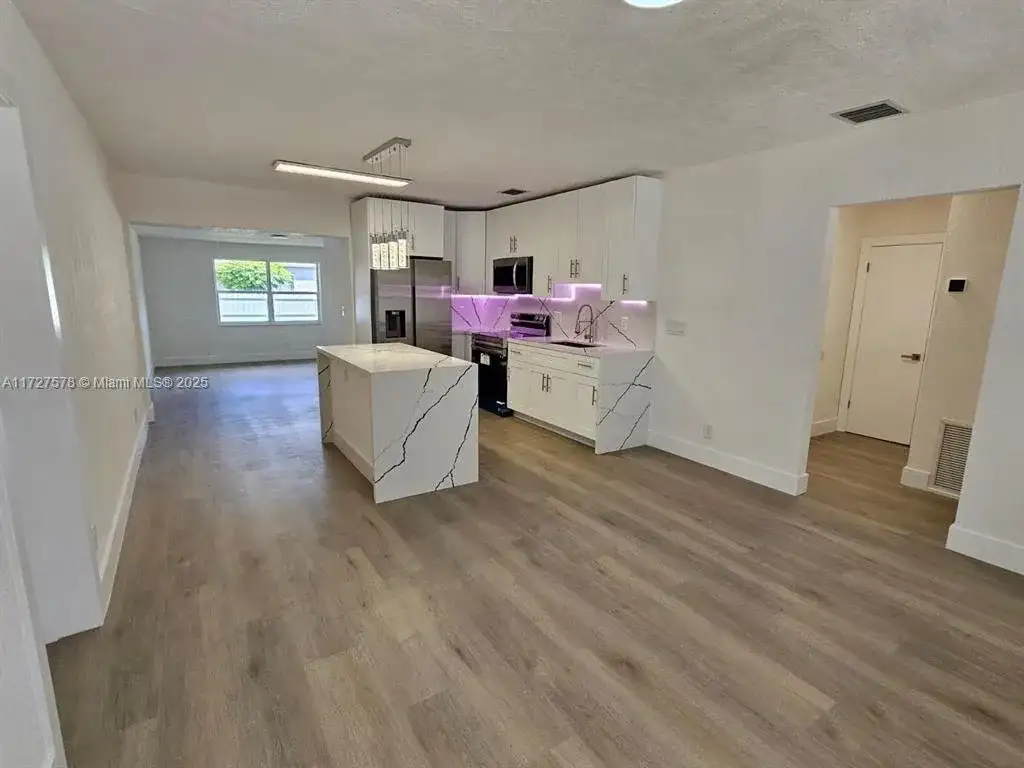 1951 NE 157th Ter, North Miami Beach FL 33162 photo 3