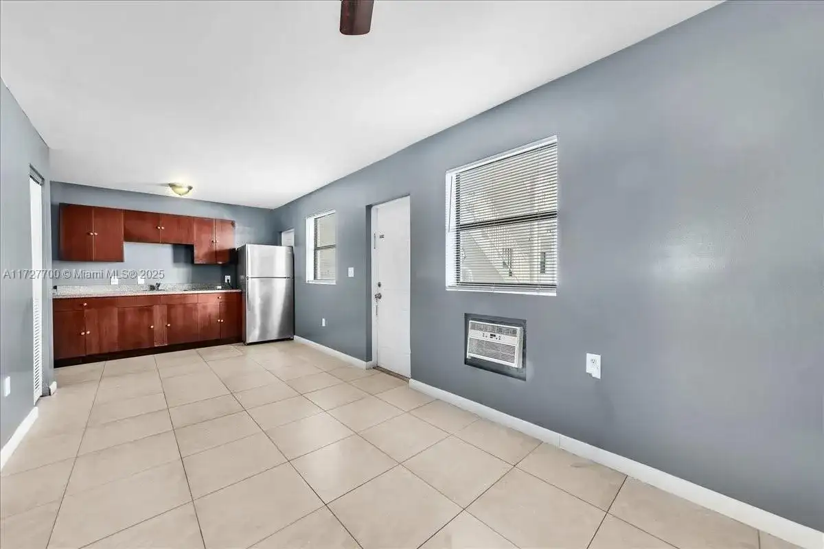 365 NW 8th St # 304, Miami FL 33136 photo 2