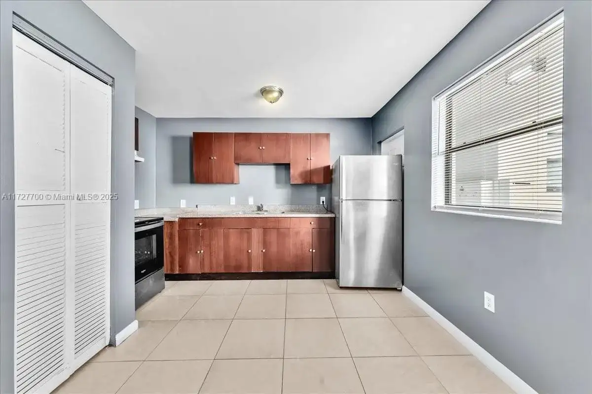 365 NW 8th St # 304, Miami FL 33136 photo 3