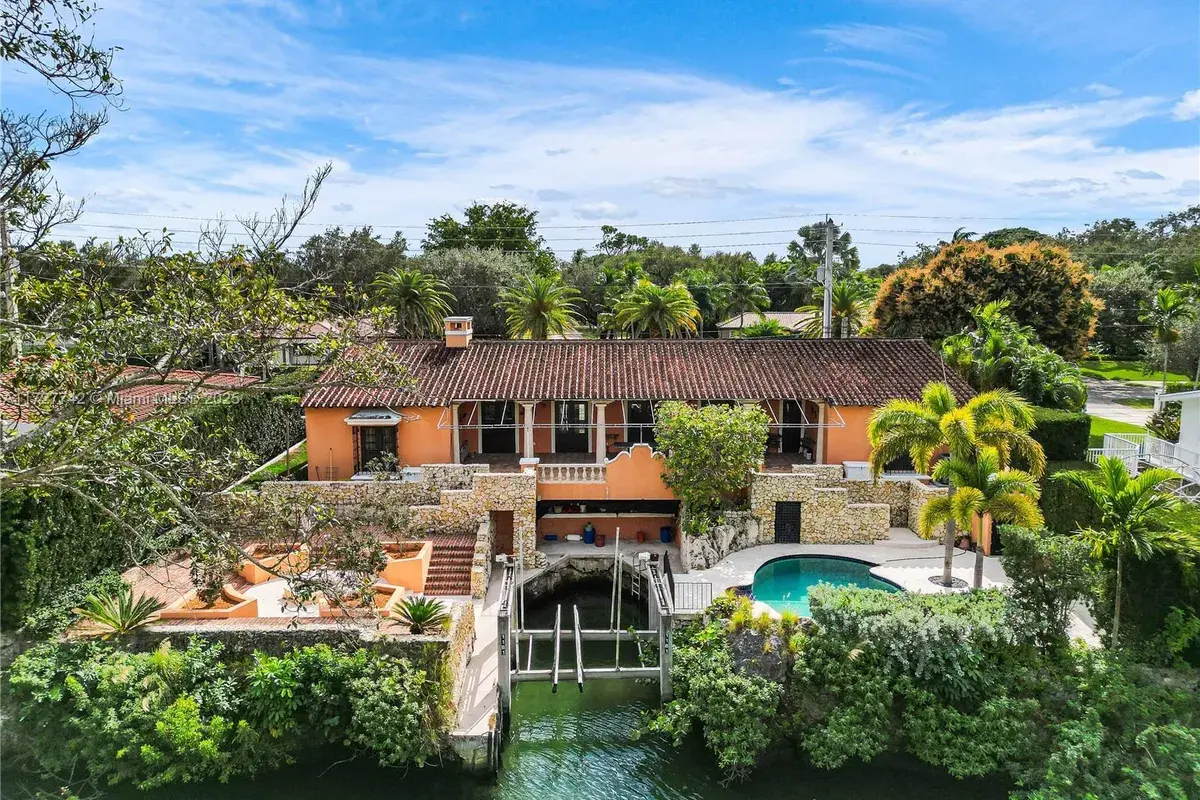 1181 S Alhambra Cir, Coral Gables FL 33146