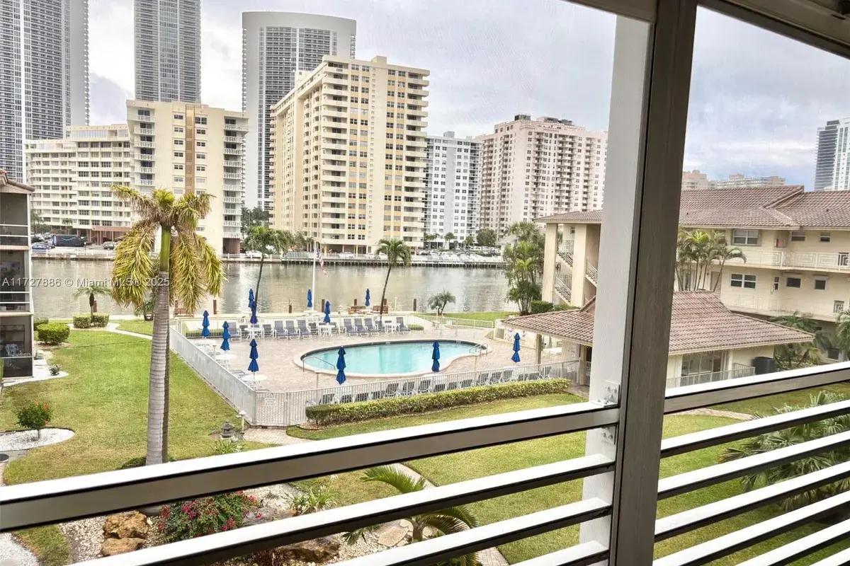 2600 Diana Dr # 318, Hallandale Beach FL 33009