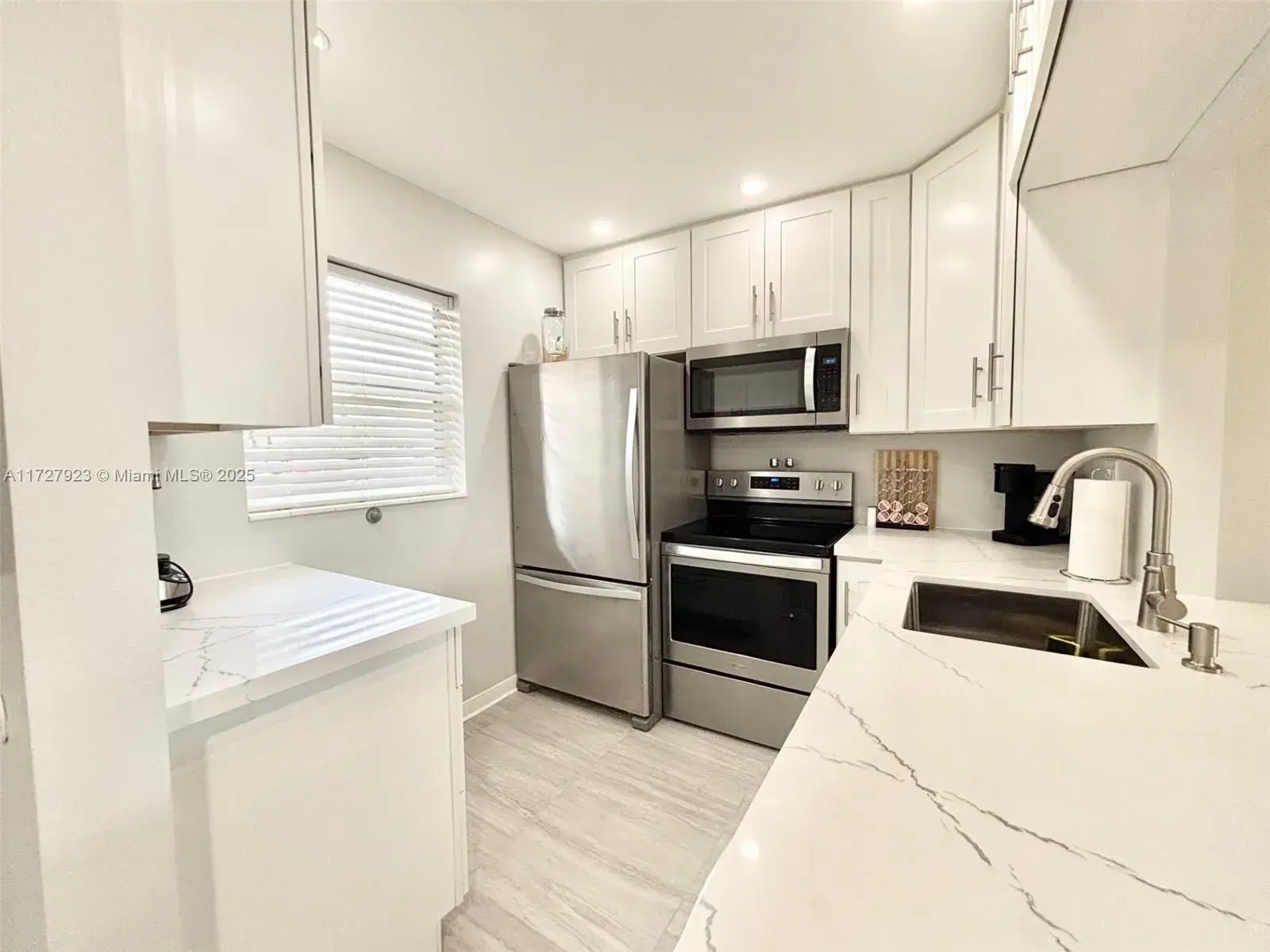 3405 NW 48th Ave # 407, Lauderdale Lakes FL 33319