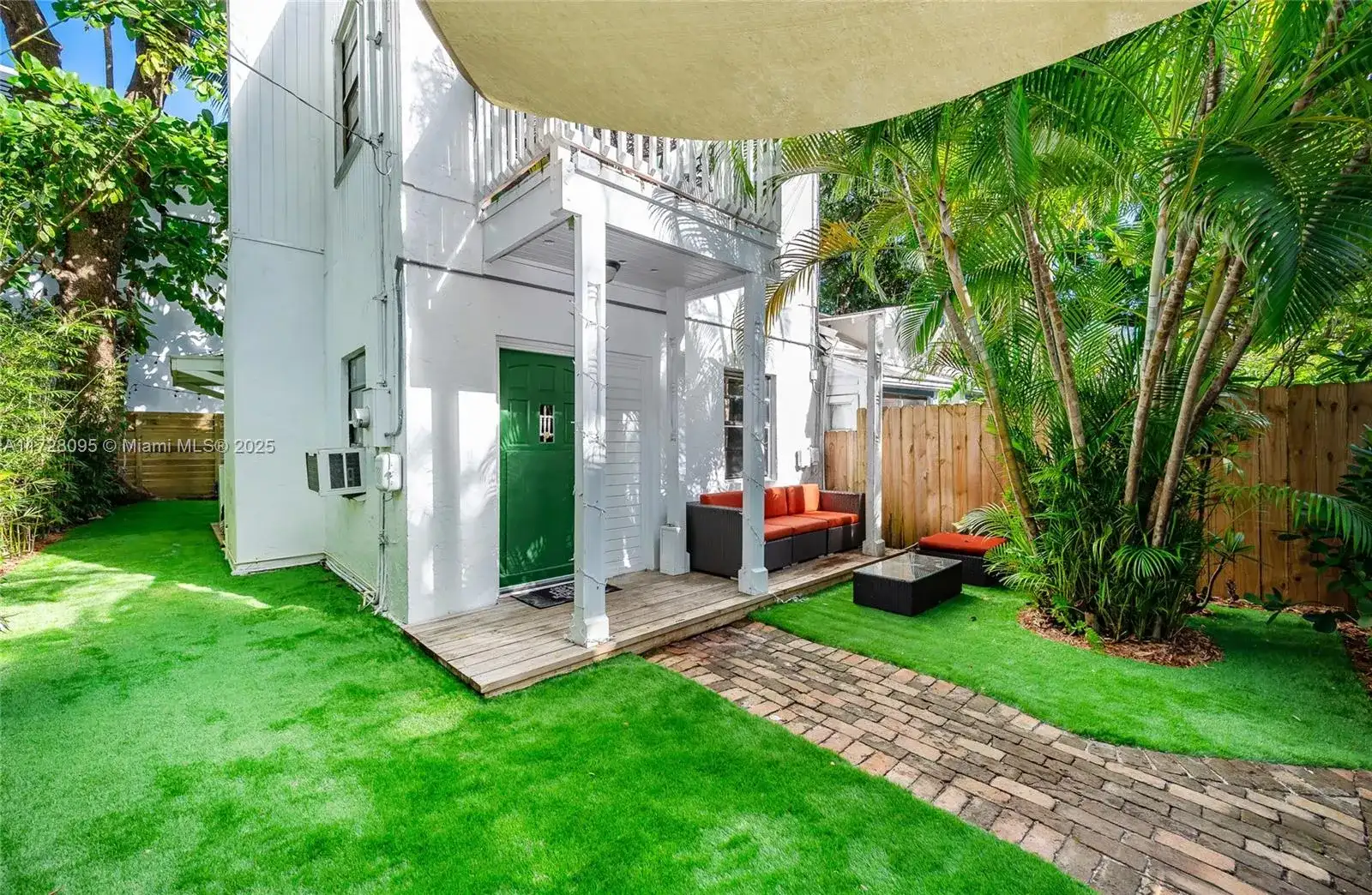 2869 Shipping Ave, Coconut Grove FL 33133 photo 2