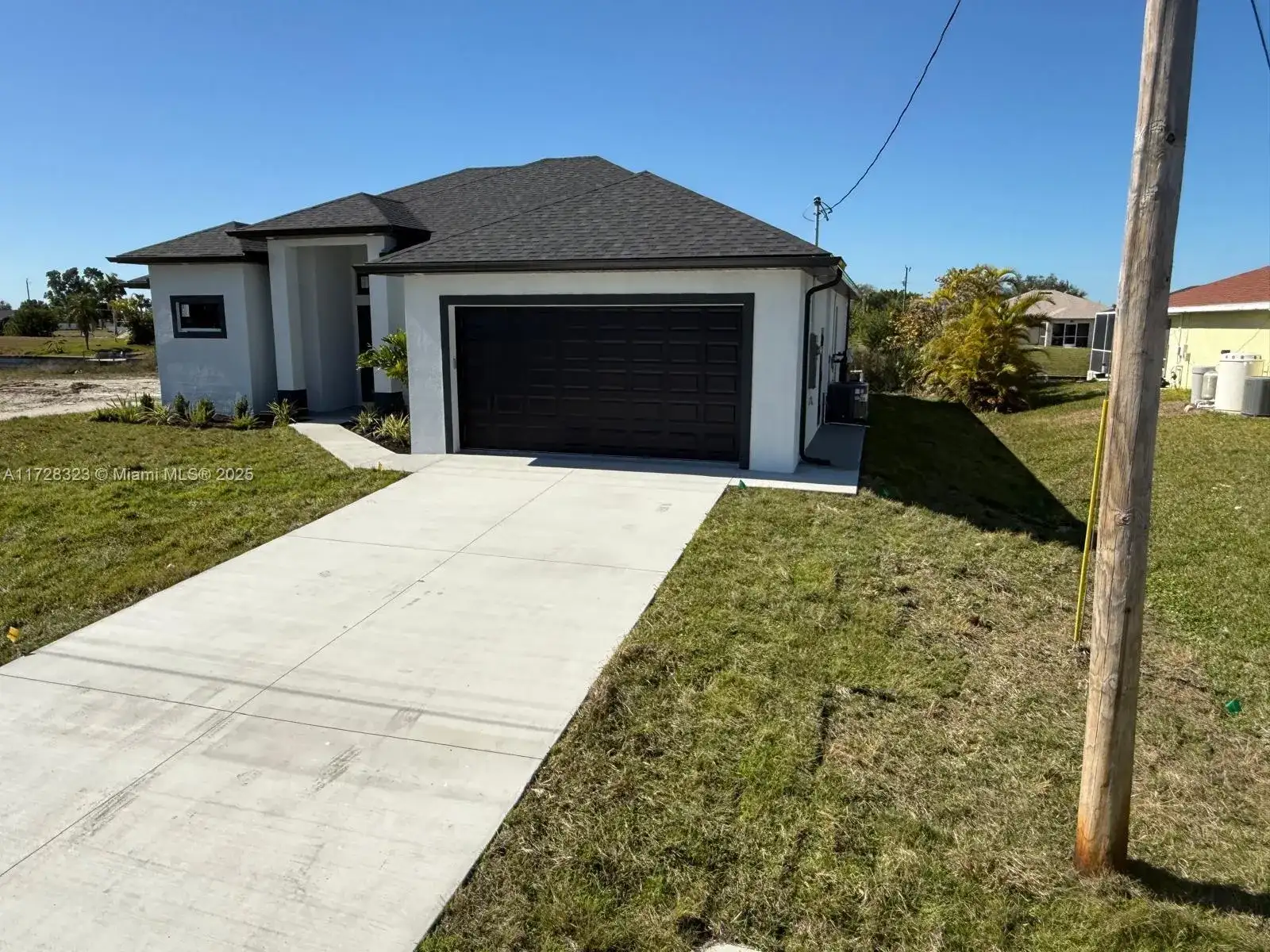 1320 NE 14th AVE, Cape Coral FL 33909 photo 4