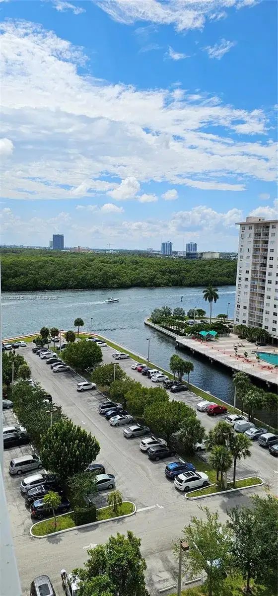 500 Bayview Dr # 1117, Sunny Isles Beach FL 33160