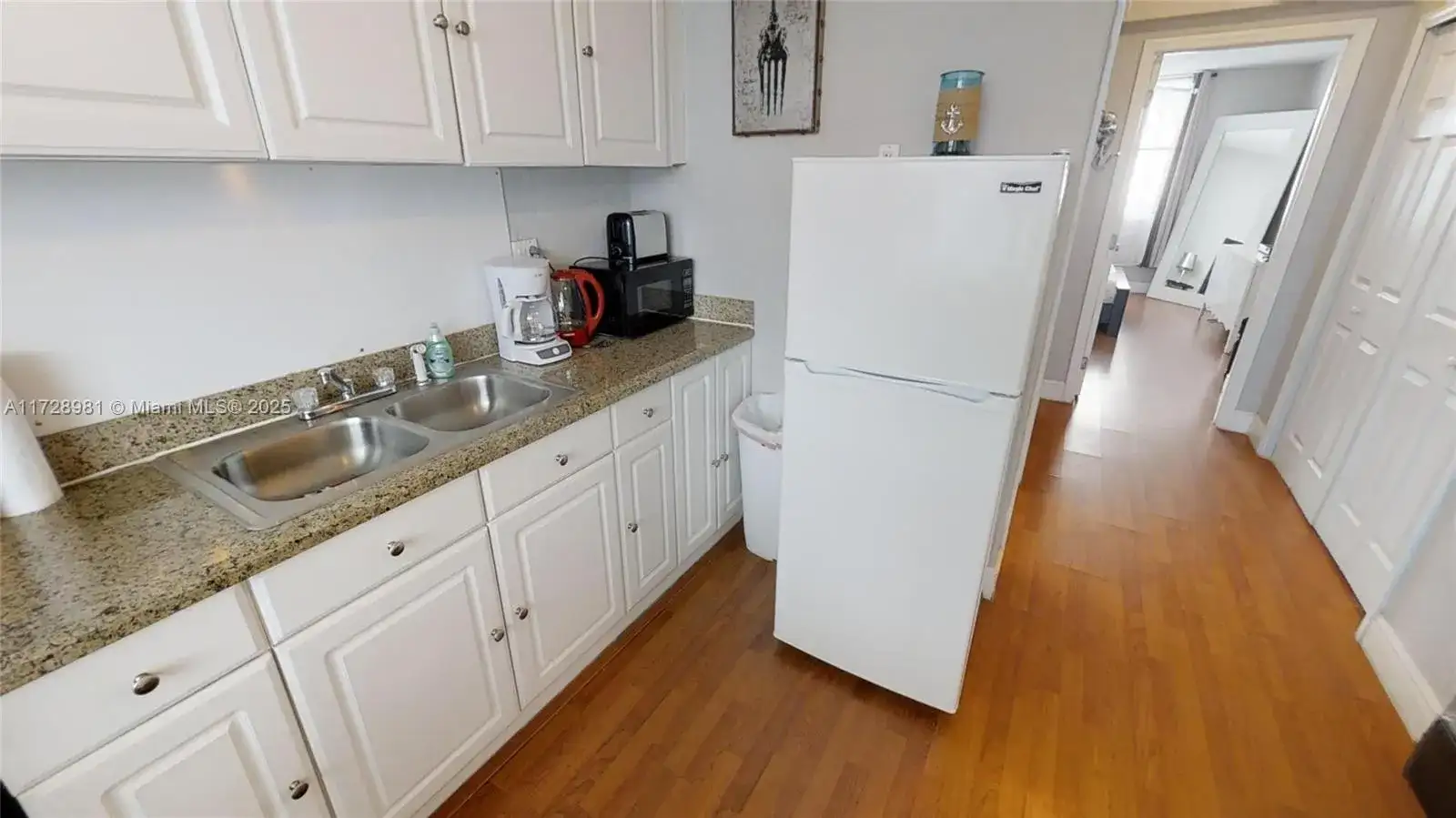 713 Collins Ave # 33, Miami Beach FL 33139 photo 2