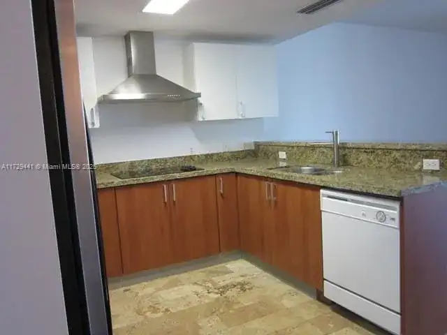 170 SE 14th St # 2306, Miami FL 33131 photo 2