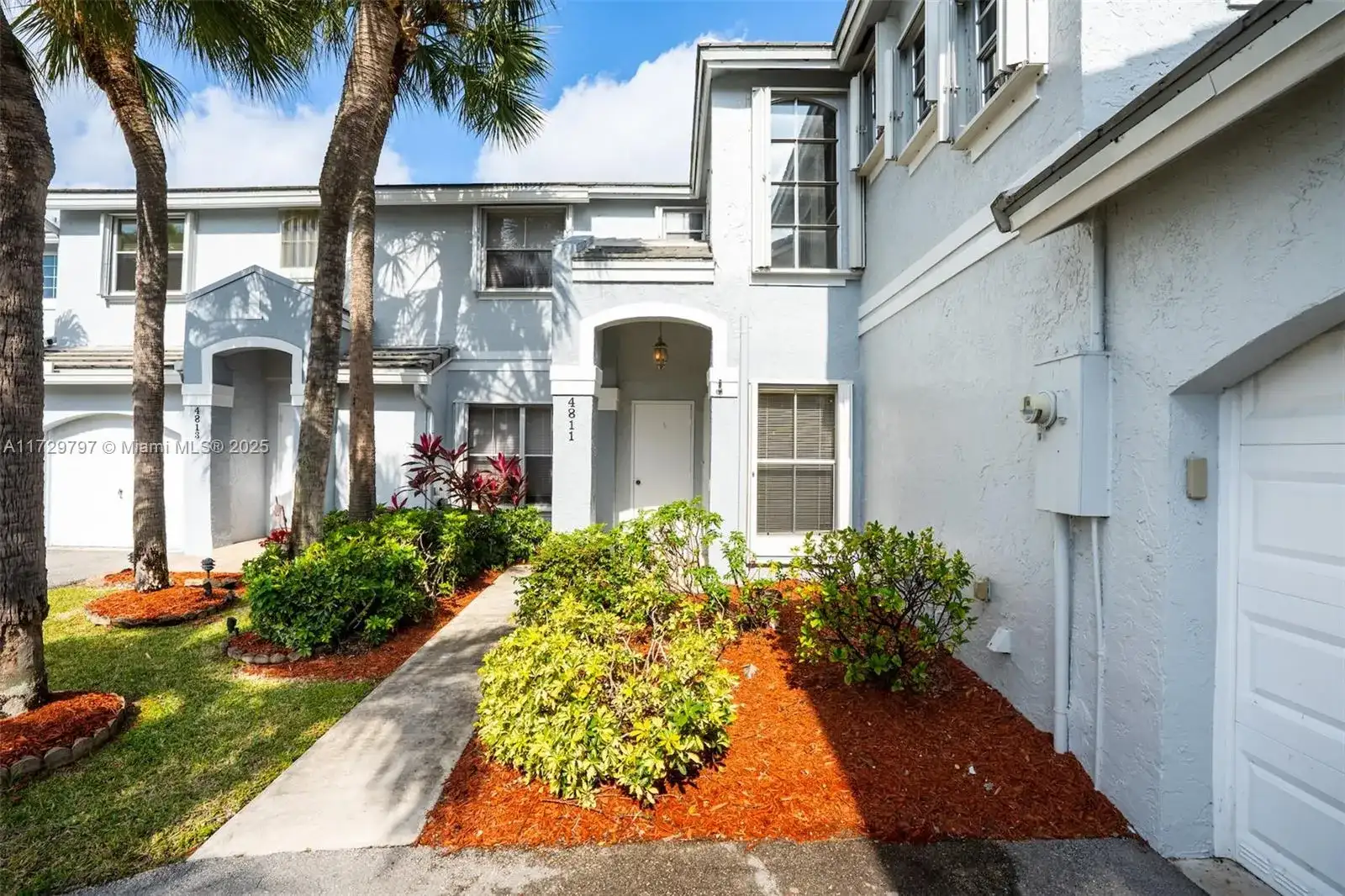 4811 Grapevine Way, Davie FL 33331 photo 2