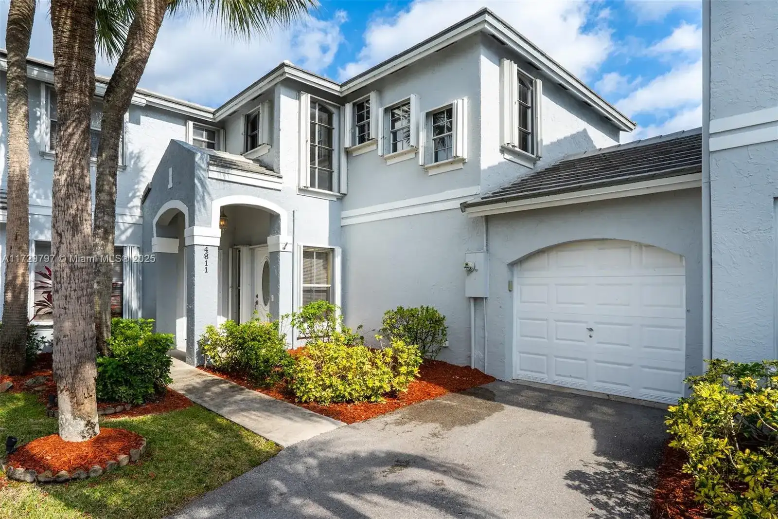 4811 Grapevine Way, Davie FL 33331 photo 3