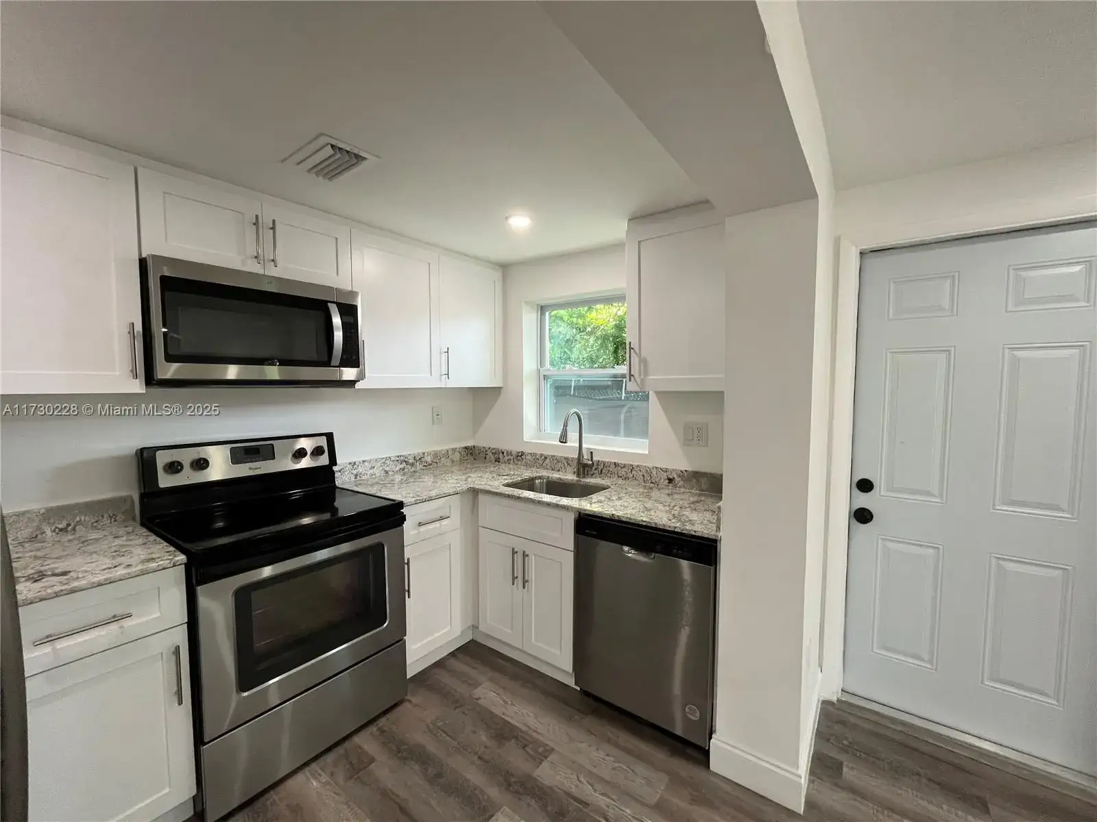 5618 SW 38th St, West Park FL 33023 photo 3