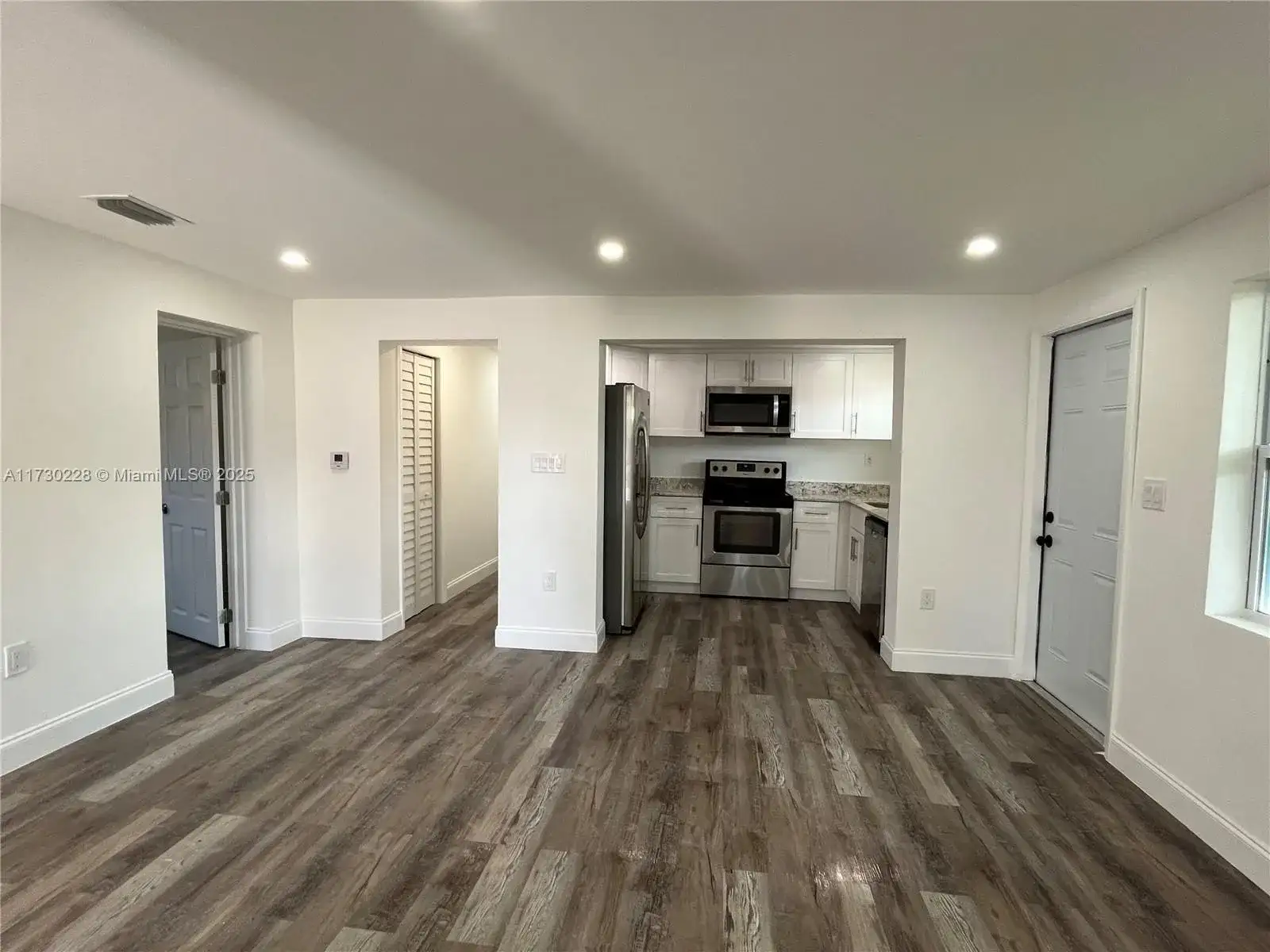 5618 SW 38th St, West Park FL 33023 photo 4