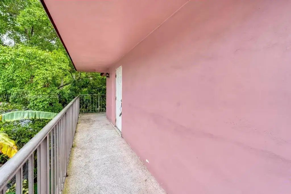 519 NW 10th Ave, Miami FL 33136 photo 3