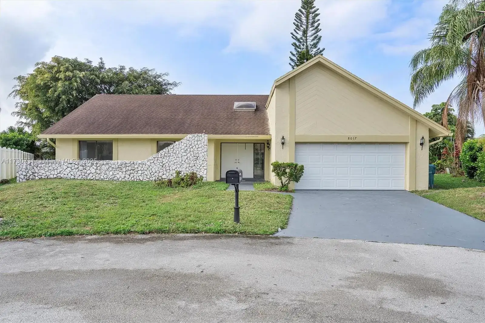 8017 NW 83rd Way, Tamarac FL 33321 photo 2