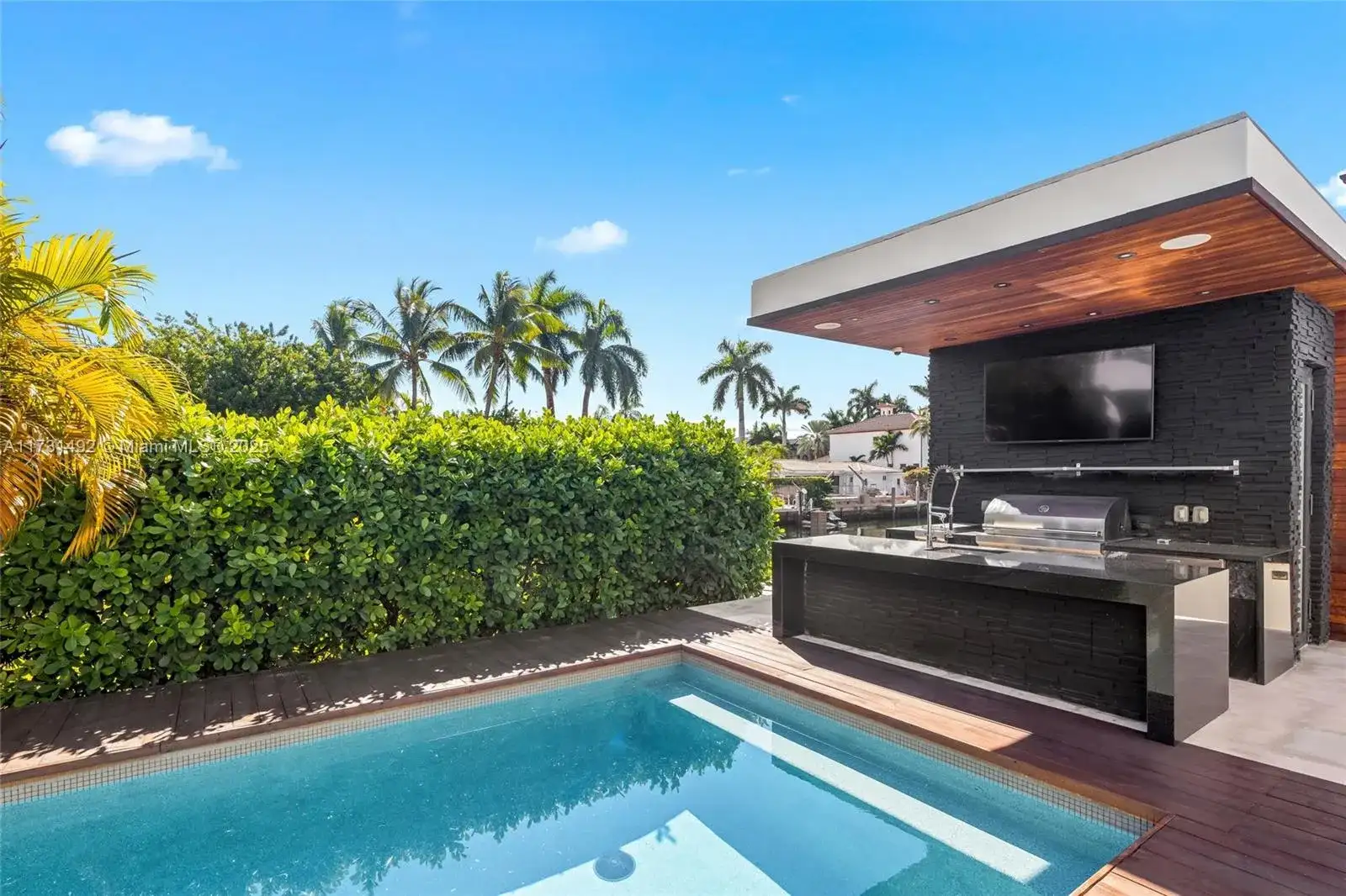 3462 NE 171st St, North Miami Beach FL 33160 photo 4