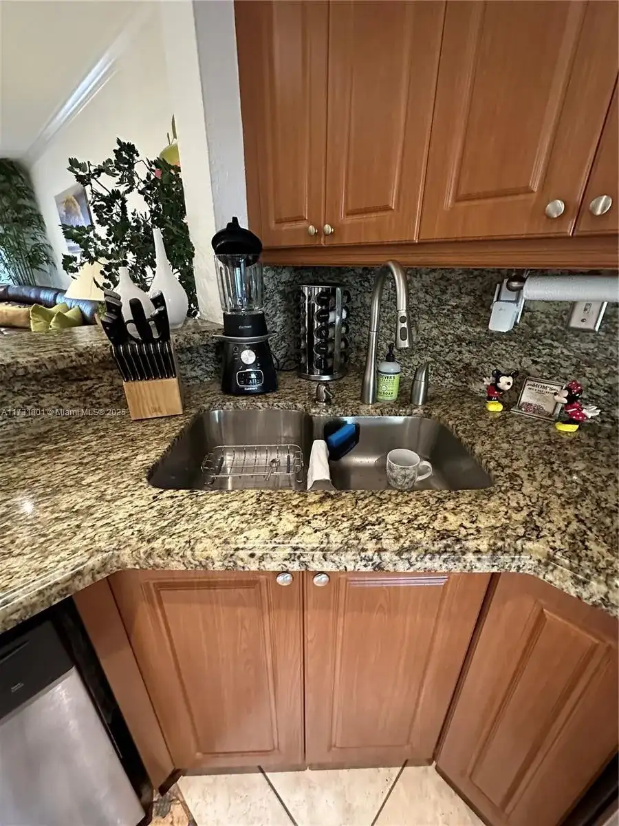425 E 3rd Ave # 6, Hialeah FL 33010 photo 4