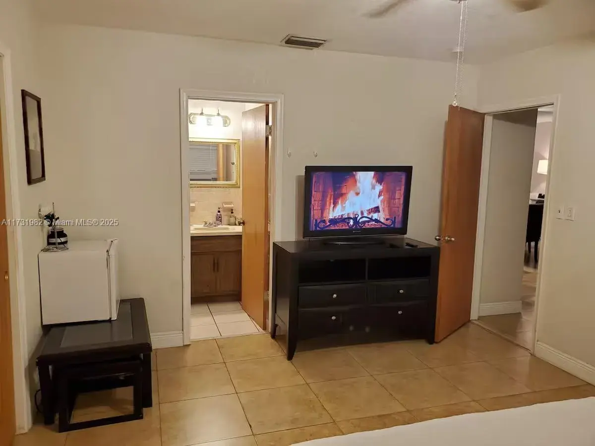 1480 ROOM#1 SW 6TH AVE, Fort Lauderdale FL 33315