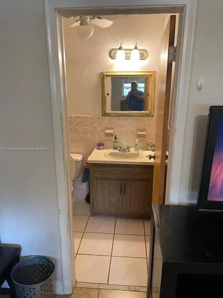 1480 ROOM#1 SW 6TH AVE, Fort Lauderdale FL 33315
