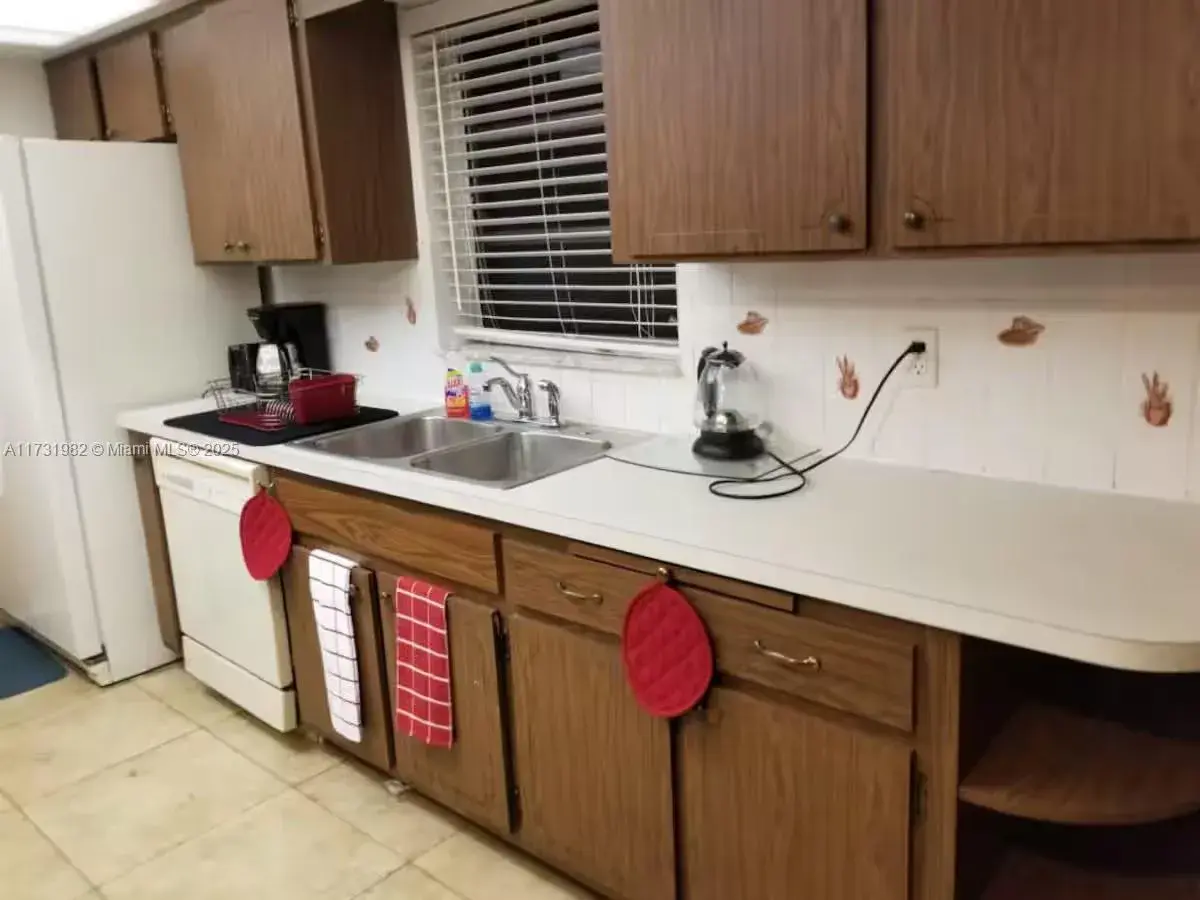 1480 ROOM#1 SW 6TH AVE, Fort Lauderdale FL 33315