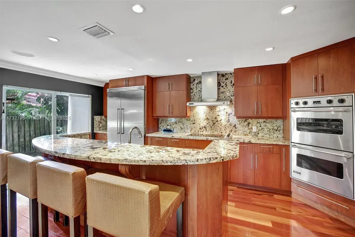 330 SW 2nd Ave # 8, Hallandale Beach FL 33009