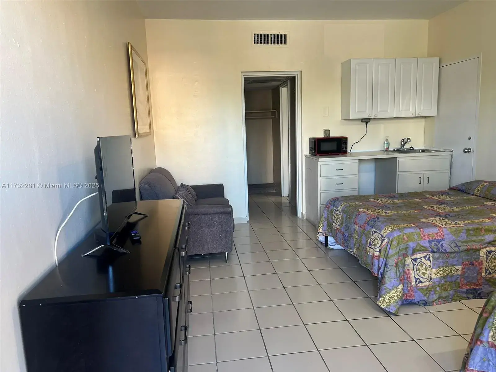 26 Diplomat Pkwy # 2332, Hallandale Beach FL 33009