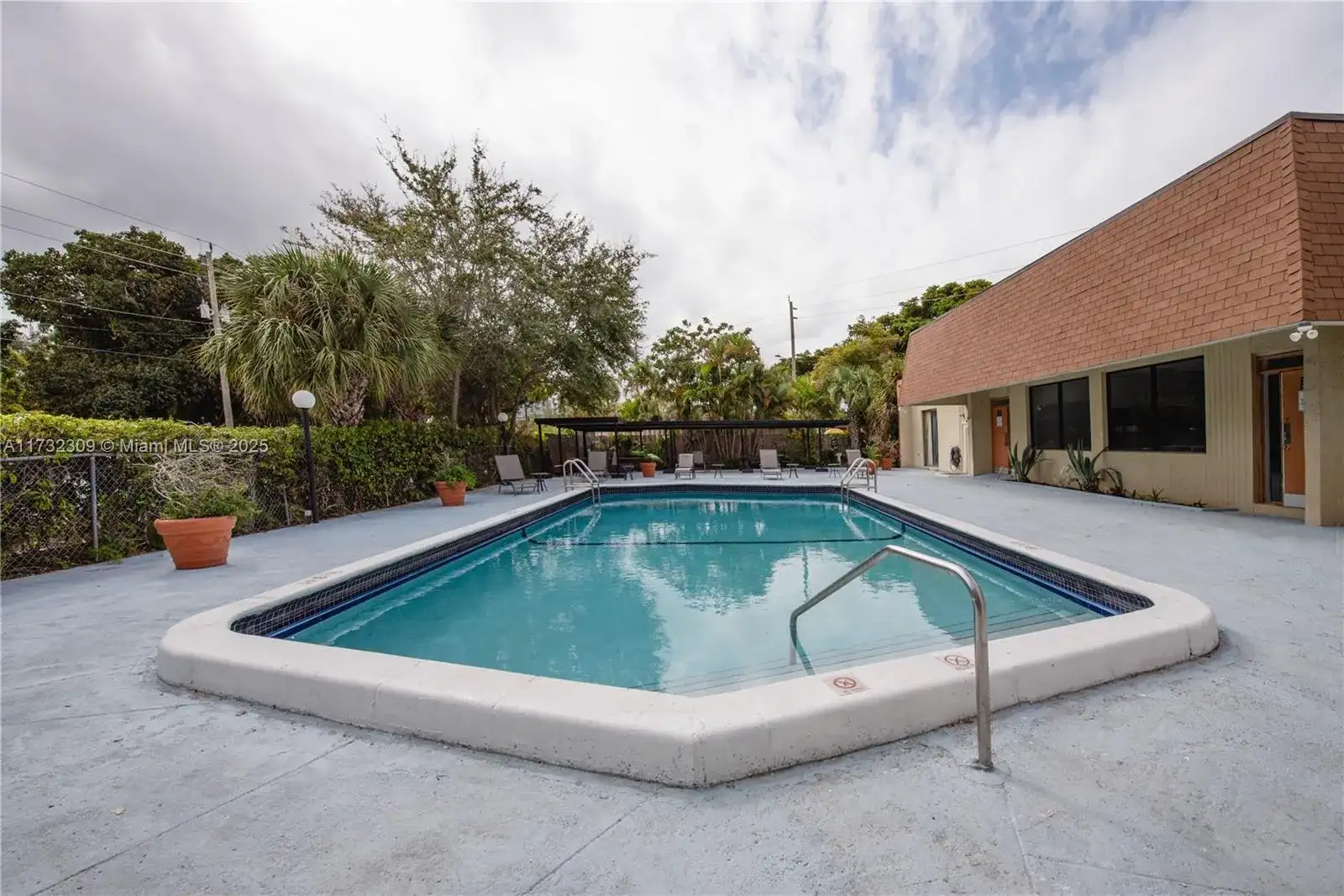 16950 W Dixie Hwy # B320, North Miami Beach FL 33160 photo 2