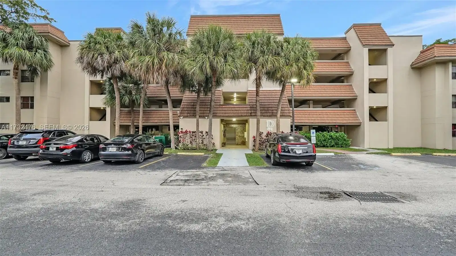 481 Ives Dairy Rd # 4, Miami FL 33179