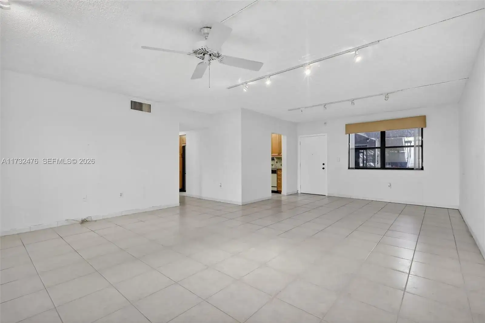 481 Ives Dairy Rd # 4, Miami FL 33179 photo 5