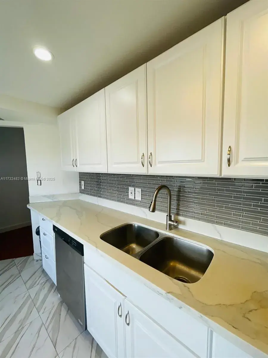1701 NE 191st St # A402, Miami FL 33179