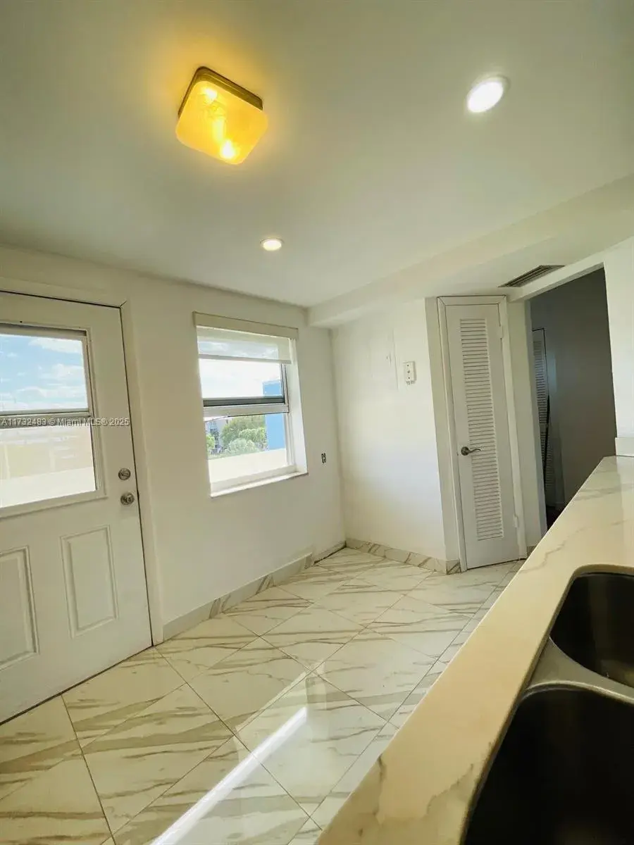 1701 NE 191st St # A402, Miami FL 33179