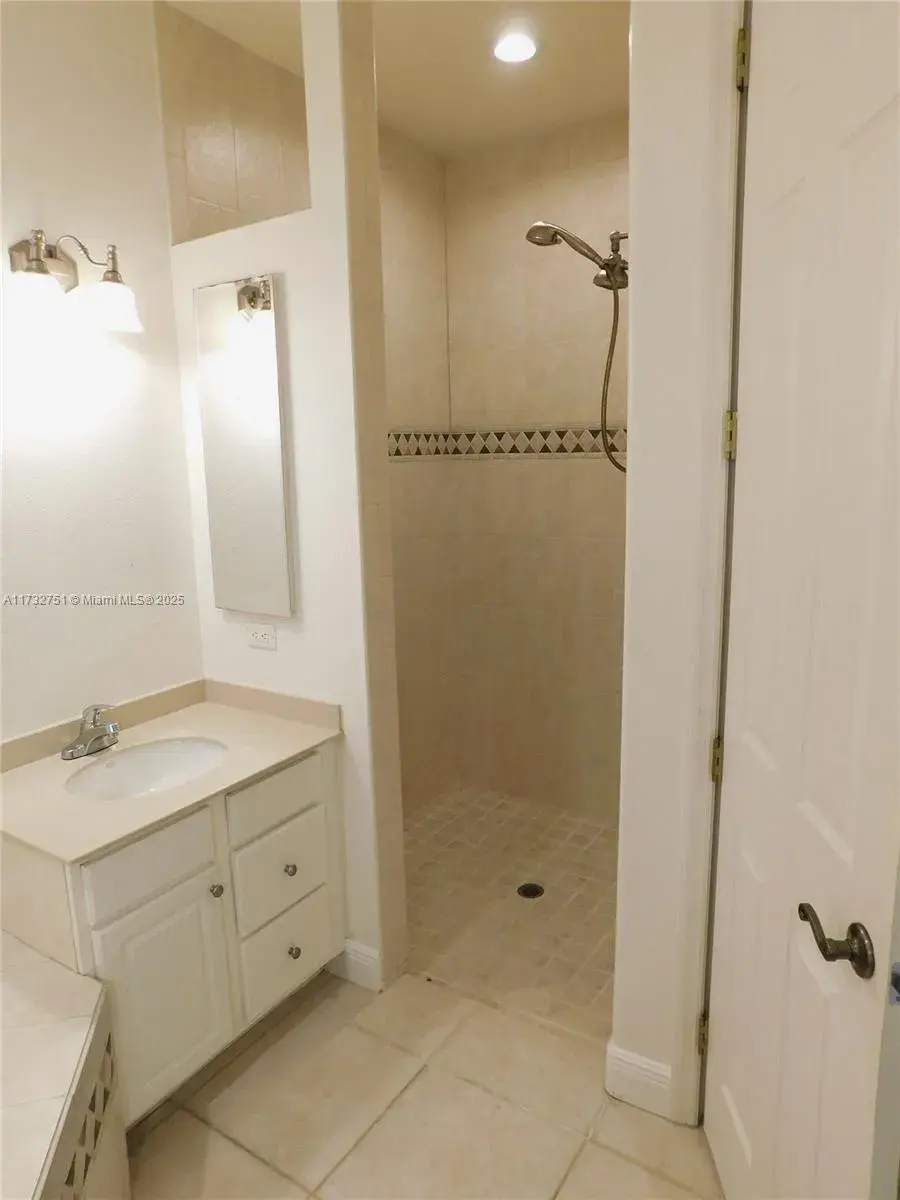617 SE 7 ST, Cape Coral FL 33990