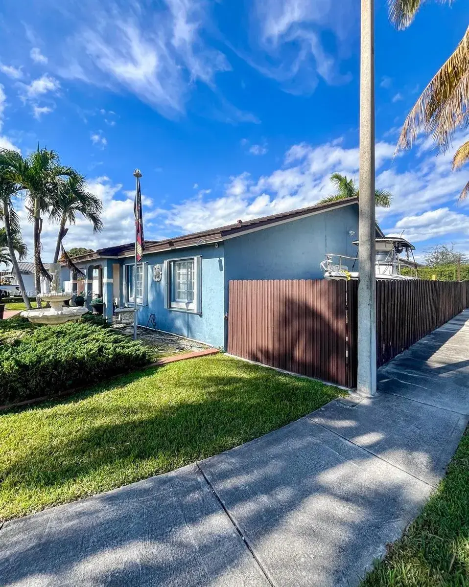 15201 SW 177th Ter, Miami FL 33187
