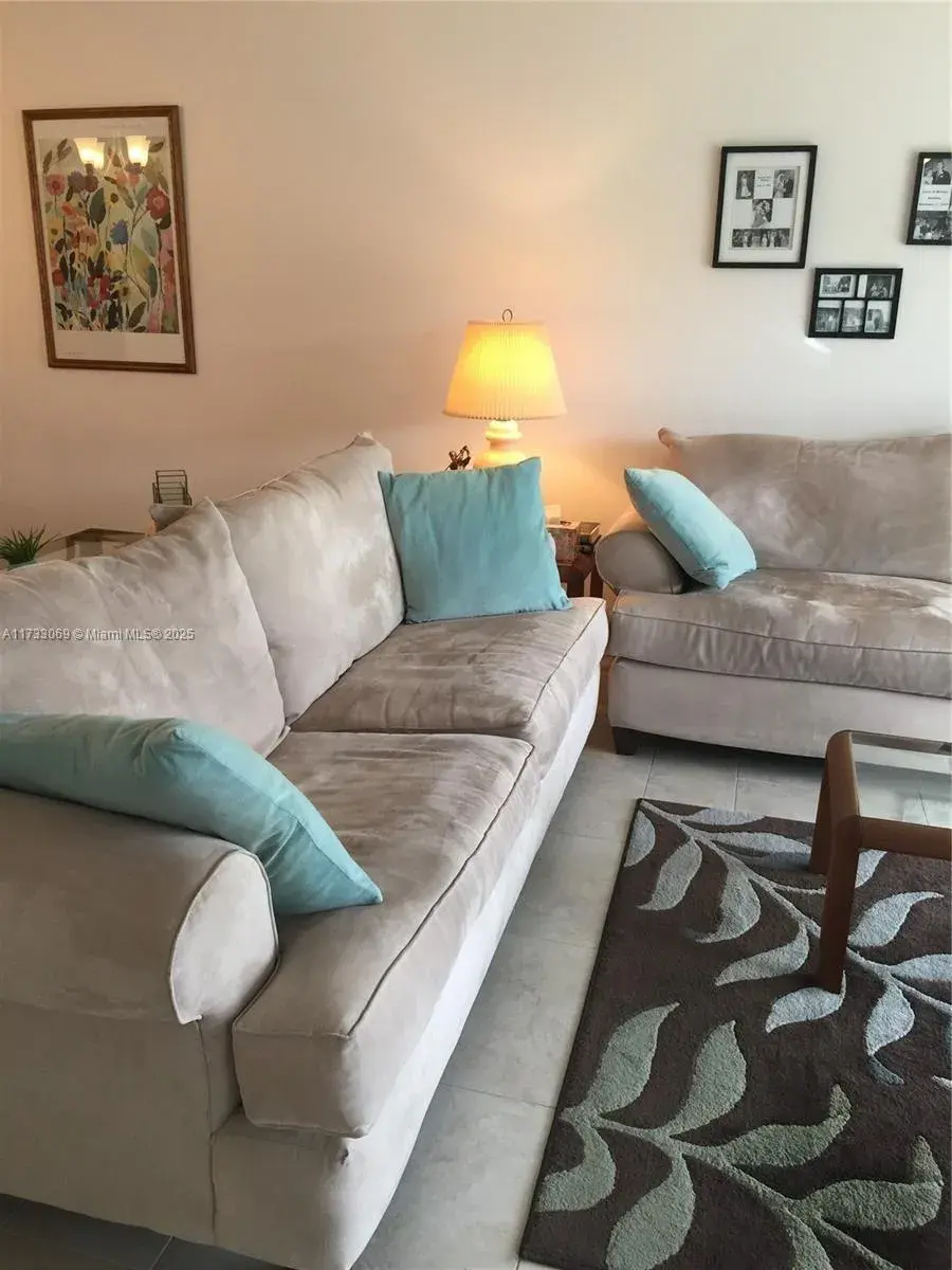 8960 S Hollybrook Blvd # 207, Pembroke Pines FL 33025