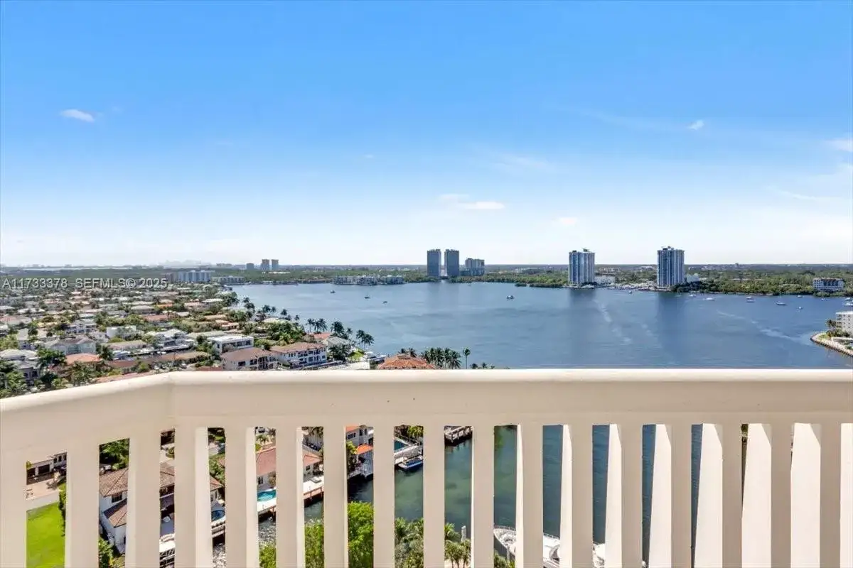 1000 Island Blvd # 2003, Aventura FL 33160 photo 2